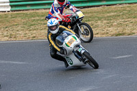 Vintage-motorcycle-club;eventdigitalimages;mallory-park;mallory-park-trackday-photographs;no-limits-trackdays;peter-wileman-photography;trackday-digital-images;trackday-photos;vmcc-festival-1000-bikes-photographs