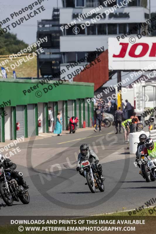 Vintage motorcycle club;eventdigitalimages;mallory park;mallory park trackday photographs;no limits trackdays;peter wileman photography;trackday digital images;trackday photos;vmcc festival 1000 bikes photographs