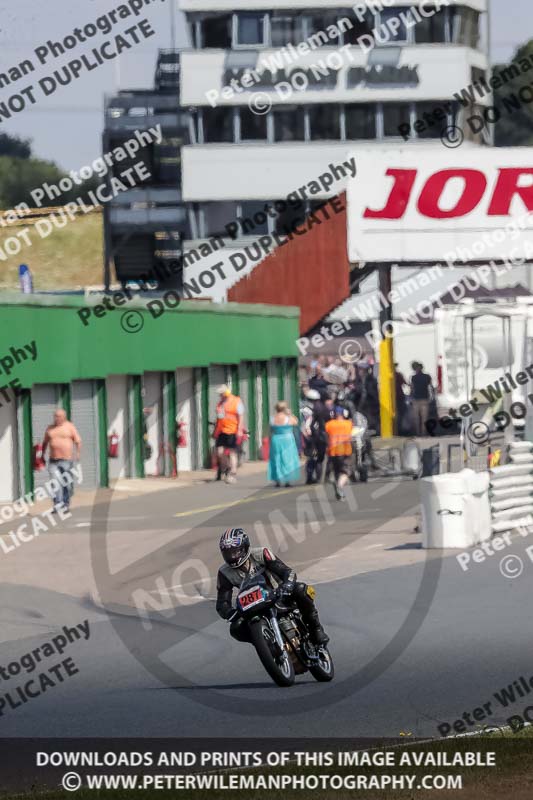 Vintage motorcycle club;eventdigitalimages;mallory park;mallory park trackday photographs;no limits trackdays;peter wileman photography;trackday digital images;trackday photos;vmcc festival 1000 bikes photographs