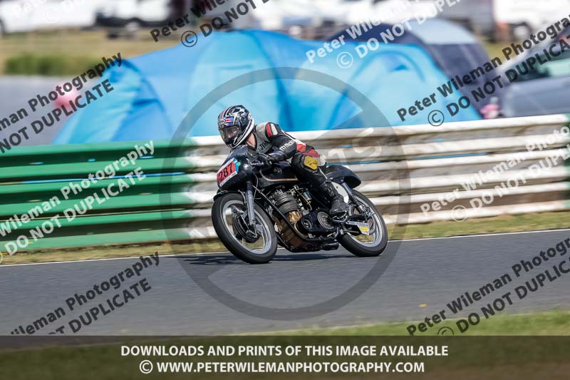 Vintage motorcycle club;eventdigitalimages;mallory park;mallory park trackday photographs;no limits trackdays;peter wileman photography;trackday digital images;trackday photos;vmcc festival 1000 bikes photographs