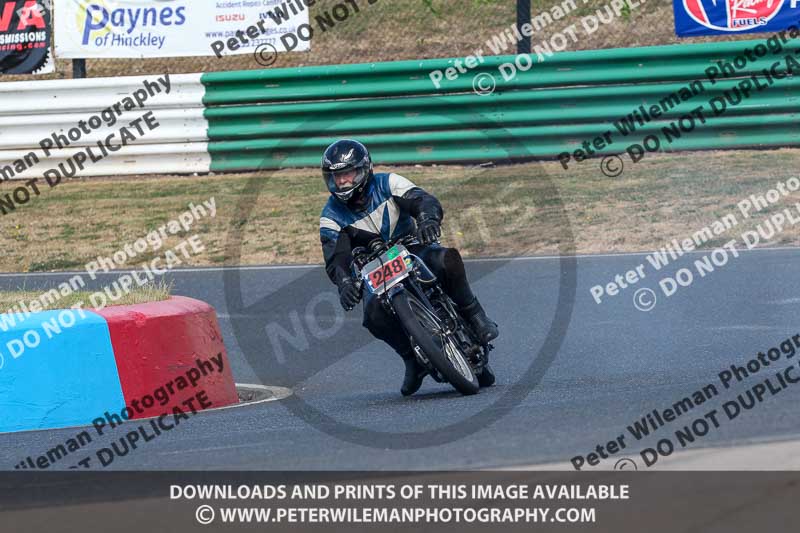 Vintage motorcycle club;eventdigitalimages;mallory park;mallory park trackday photographs;no limits trackdays;peter wileman photography;trackday digital images;trackday photos;vmcc festival 1000 bikes photographs