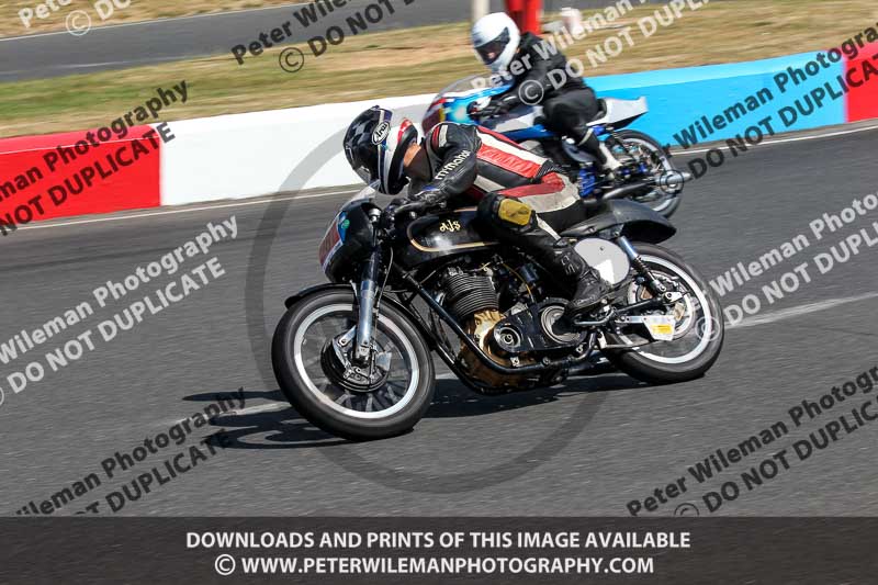 Vintage motorcycle club;eventdigitalimages;mallory park;mallory park trackday photographs;no limits trackdays;peter wileman photography;trackday digital images;trackday photos;vmcc festival 1000 bikes photographs