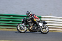 Vintage-motorcycle-club;eventdigitalimages;mallory-park;mallory-park-trackday-photographs;no-limits-trackdays;peter-wileman-photography;trackday-digital-images;trackday-photos;vmcc-festival-1000-bikes-photographs