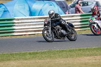 Vintage-motorcycle-club;eventdigitalimages;mallory-park;mallory-park-trackday-photographs;no-limits-trackdays;peter-wileman-photography;trackday-digital-images;trackday-photos;vmcc-festival-1000-bikes-photographs
