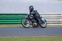 Vintage-motorcycle-club;eventdigitalimages;mallory-park;mallory-park-trackday-photographs;no-limits-trackdays;peter-wileman-photography;trackday-digital-images;trackday-photos;vmcc-festival-1000-bikes-photographs
