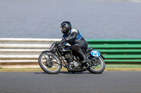 Vintage-motorcycle-club;eventdigitalimages;mallory-park;mallory-park-trackday-photographs;no-limits-trackdays;peter-wileman-photography;trackday-digital-images;trackday-photos;vmcc-festival-1000-bikes-photographs