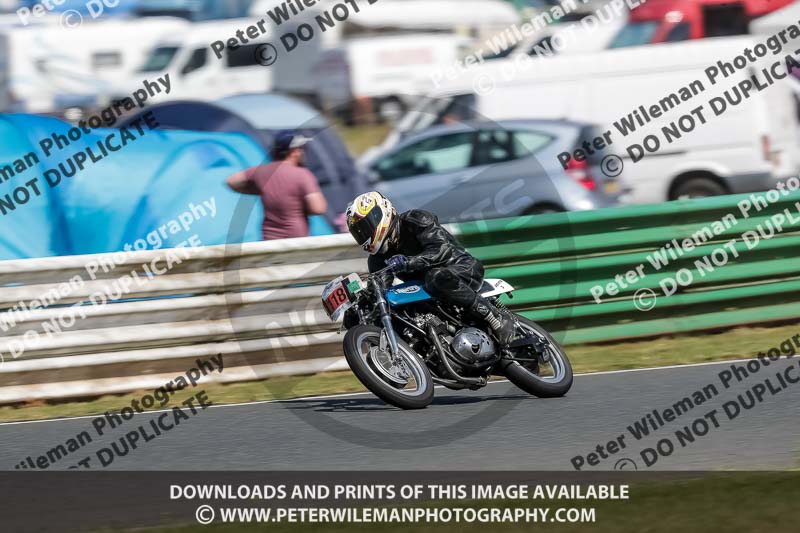 Vintage motorcycle club;eventdigitalimages;mallory park;mallory park trackday photographs;no limits trackdays;peter wileman photography;trackday digital images;trackday photos;vmcc festival 1000 bikes photographs