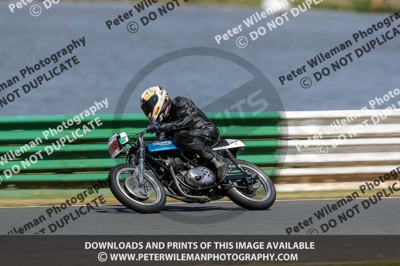 Vintage motorcycle club;eventdigitalimages;mallory park;mallory park trackday photographs;no limits trackdays;peter wileman photography;trackday digital images;trackday photos;vmcc festival 1000 bikes photographs