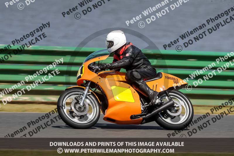Vintage motorcycle club;eventdigitalimages;mallory park;mallory park trackday photographs;no limits trackdays;peter wileman photography;trackday digital images;trackday photos;vmcc festival 1000 bikes photographs