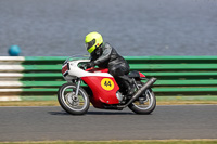 Vintage-motorcycle-club;eventdigitalimages;mallory-park;mallory-park-trackday-photographs;no-limits-trackdays;peter-wileman-photography;trackday-digital-images;trackday-photos;vmcc-festival-1000-bikes-photographs