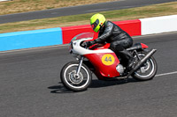 Vintage-motorcycle-club;eventdigitalimages;mallory-park;mallory-park-trackday-photographs;no-limits-trackdays;peter-wileman-photography;trackday-digital-images;trackday-photos;vmcc-festival-1000-bikes-photographs