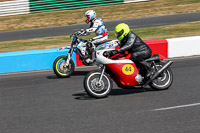 Vintage-motorcycle-club;eventdigitalimages;mallory-park;mallory-park-trackday-photographs;no-limits-trackdays;peter-wileman-photography;trackday-digital-images;trackday-photos;vmcc-festival-1000-bikes-photographs