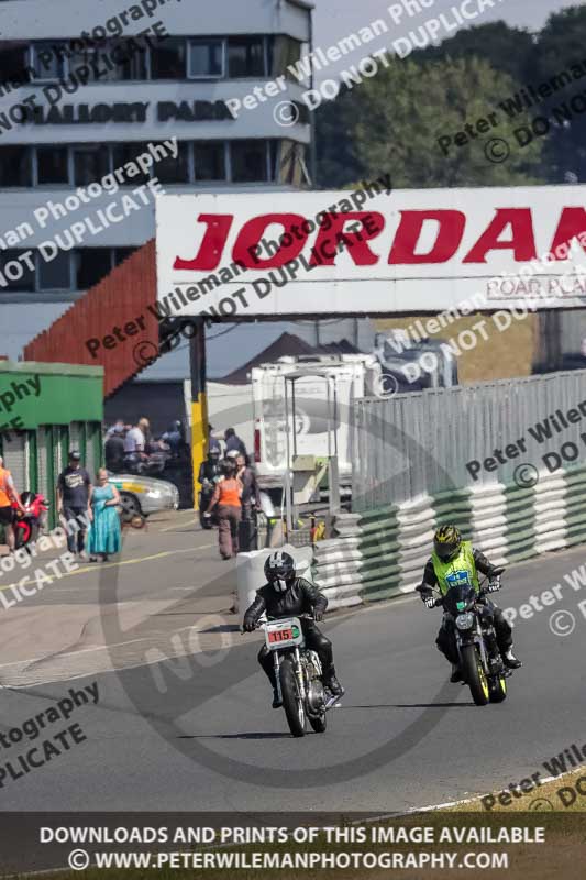 Vintage motorcycle club;eventdigitalimages;mallory park;mallory park trackday photographs;no limits trackdays;peter wileman photography;trackday digital images;trackday photos;vmcc festival 1000 bikes photographs