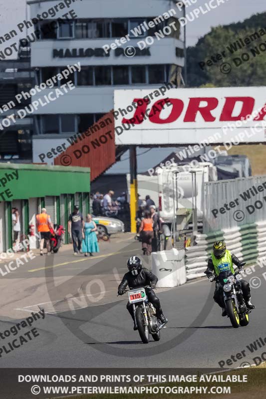 Vintage motorcycle club;eventdigitalimages;mallory park;mallory park trackday photographs;no limits trackdays;peter wileman photography;trackday digital images;trackday photos;vmcc festival 1000 bikes photographs