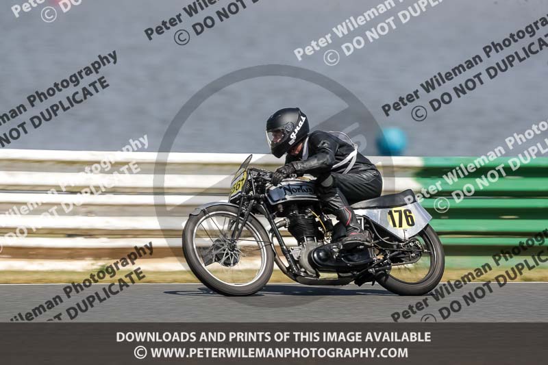 Vintage motorcycle club;eventdigitalimages;mallory park;mallory park trackday photographs;no limits trackdays;peter wileman photography;trackday digital images;trackday photos;vmcc festival 1000 bikes photographs