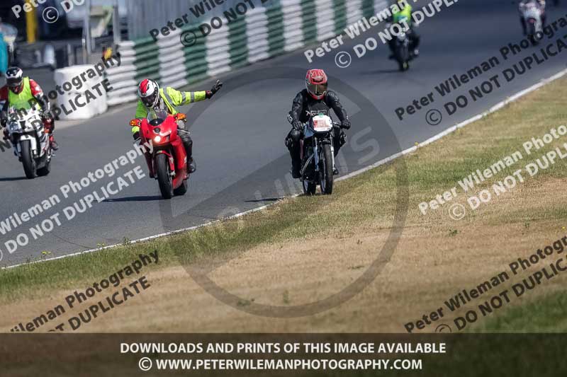 Vintage motorcycle club;eventdigitalimages;mallory park;mallory park trackday photographs;no limits trackdays;peter wileman photography;trackday digital images;trackday photos;vmcc festival 1000 bikes photographs