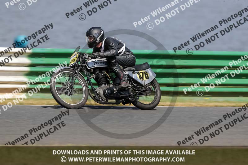 Vintage motorcycle club;eventdigitalimages;mallory park;mallory park trackday photographs;no limits trackdays;peter wileman photography;trackday digital images;trackday photos;vmcc festival 1000 bikes photographs
