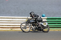 Vintage-motorcycle-club;eventdigitalimages;mallory-park;mallory-park-trackday-photographs;no-limits-trackdays;peter-wileman-photography;trackday-digital-images;trackday-photos;vmcc-festival-1000-bikes-photographs