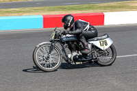 Vintage-motorcycle-club;eventdigitalimages;mallory-park;mallory-park-trackday-photographs;no-limits-trackdays;peter-wileman-photography;trackday-digital-images;trackday-photos;vmcc-festival-1000-bikes-photographs