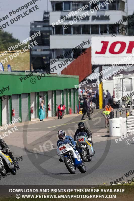 Vintage motorcycle club;eventdigitalimages;mallory park;mallory park trackday photographs;no limits trackdays;peter wileman photography;trackday digital images;trackday photos;vmcc festival 1000 bikes photographs