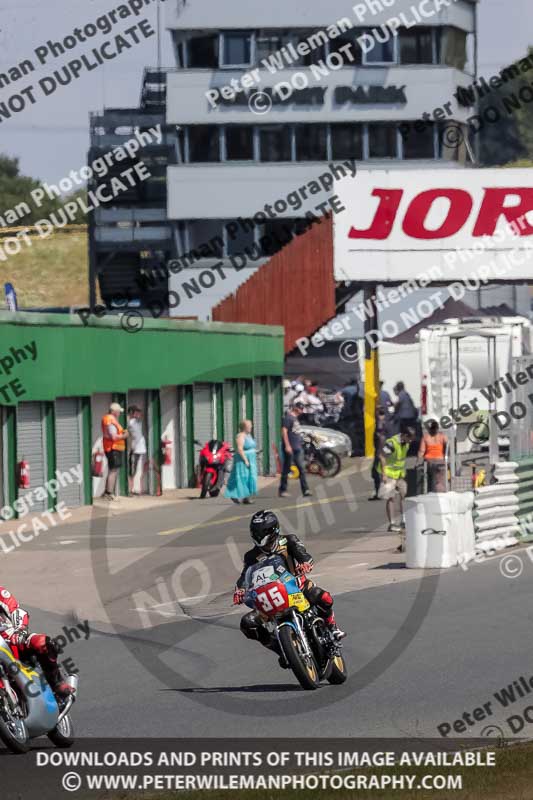 Vintage motorcycle club;eventdigitalimages;mallory park;mallory park trackday photographs;no limits trackdays;peter wileman photography;trackday digital images;trackday photos;vmcc festival 1000 bikes photographs