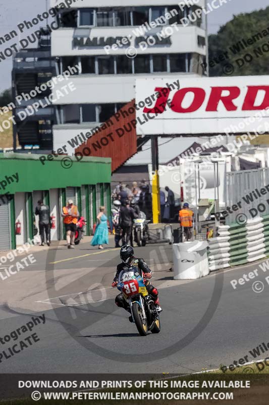 Vintage motorcycle club;eventdigitalimages;mallory park;mallory park trackday photographs;no limits trackdays;peter wileman photography;trackday digital images;trackday photos;vmcc festival 1000 bikes photographs