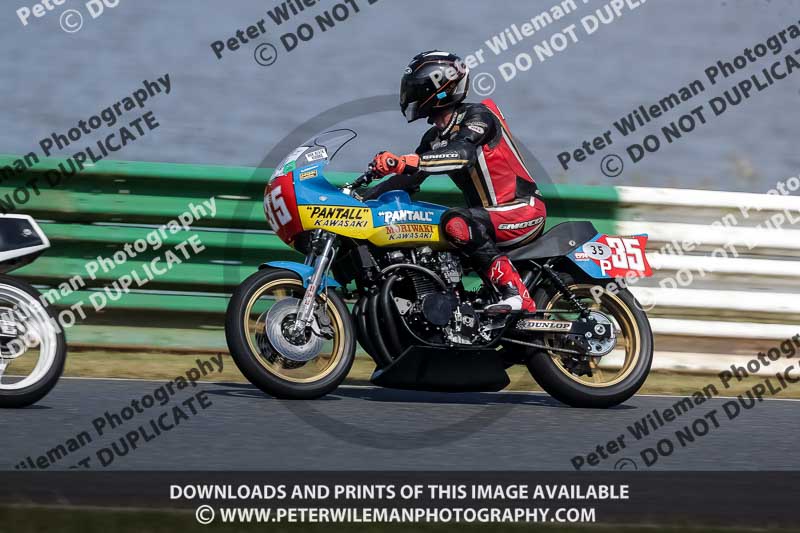 Vintage motorcycle club;eventdigitalimages;mallory park;mallory park trackday photographs;no limits trackdays;peter wileman photography;trackday digital images;trackday photos;vmcc festival 1000 bikes photographs
