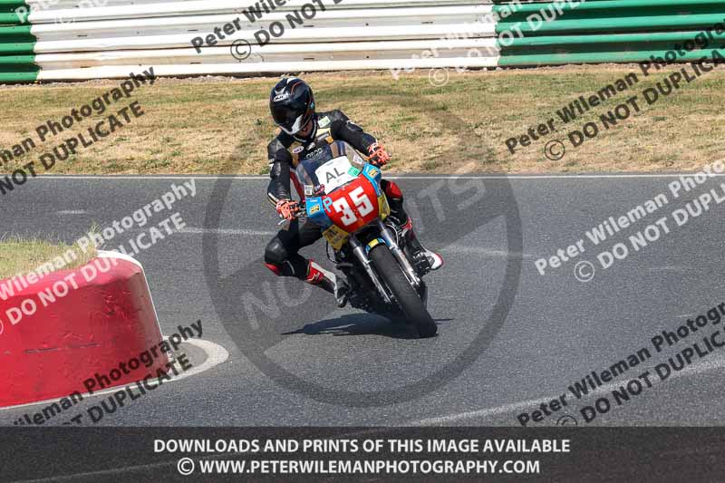 Vintage motorcycle club;eventdigitalimages;mallory park;mallory park trackday photographs;no limits trackdays;peter wileman photography;trackday digital images;trackday photos;vmcc festival 1000 bikes photographs