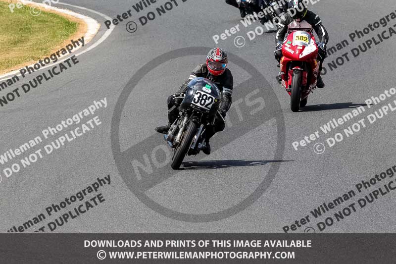 Vintage motorcycle club;eventdigitalimages;mallory park;mallory park trackday photographs;no limits trackdays;peter wileman photography;trackday digital images;trackday photos;vmcc festival 1000 bikes photographs