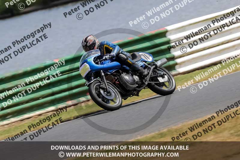 Vintage motorcycle club;eventdigitalimages;mallory park;mallory park trackday photographs;no limits trackdays;peter wileman photography;trackday digital images;trackday photos;vmcc festival 1000 bikes photographs