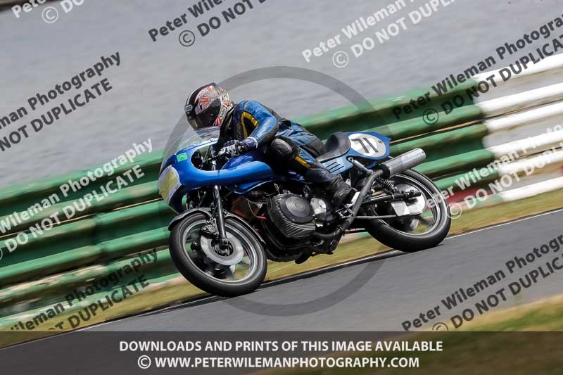Vintage motorcycle club;eventdigitalimages;mallory park;mallory park trackday photographs;no limits trackdays;peter wileman photography;trackday digital images;trackday photos;vmcc festival 1000 bikes photographs