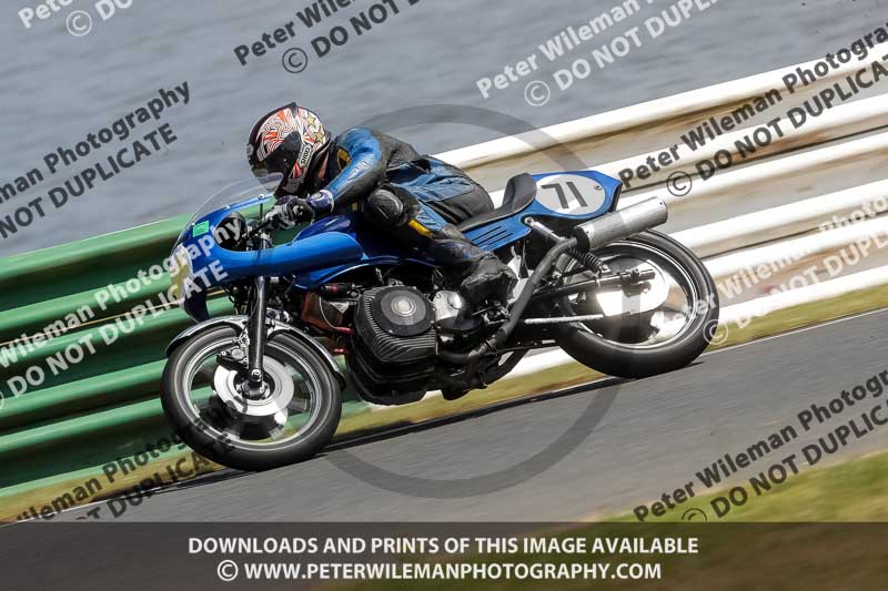 Vintage motorcycle club;eventdigitalimages;mallory park;mallory park trackday photographs;no limits trackdays;peter wileman photography;trackday digital images;trackday photos;vmcc festival 1000 bikes photographs