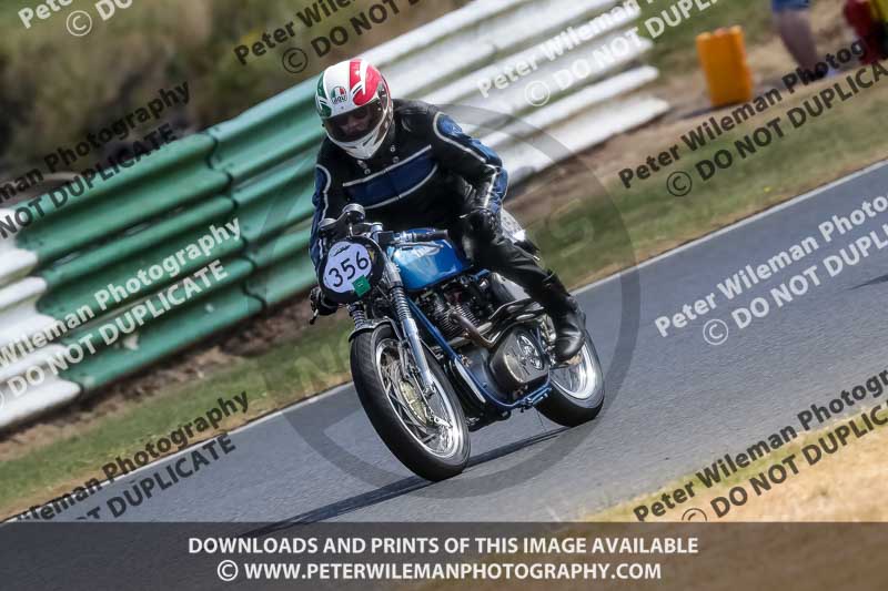 Vintage motorcycle club;eventdigitalimages;mallory park;mallory park trackday photographs;no limits trackdays;peter wileman photography;trackday digital images;trackday photos;vmcc festival 1000 bikes photographs