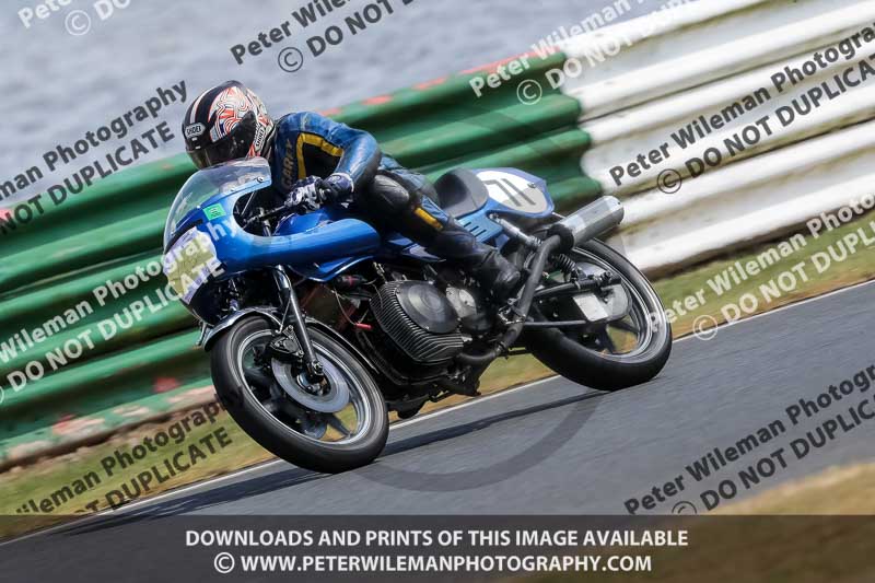 Vintage motorcycle club;eventdigitalimages;mallory park;mallory park trackday photographs;no limits trackdays;peter wileman photography;trackday digital images;trackday photos;vmcc festival 1000 bikes photographs
