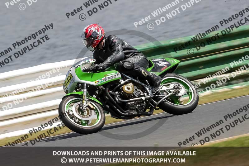 Vintage motorcycle club;eventdigitalimages;mallory park;mallory park trackday photographs;no limits trackdays;peter wileman photography;trackday digital images;trackday photos;vmcc festival 1000 bikes photographs