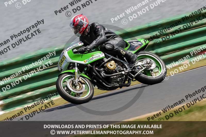 Vintage motorcycle club;eventdigitalimages;mallory park;mallory park trackday photographs;no limits trackdays;peter wileman photography;trackday digital images;trackday photos;vmcc festival 1000 bikes photographs