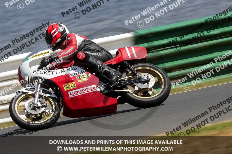 Vintage motorcycle club;eventdigitalimages;mallory park;mallory park trackday photographs;no limits trackdays;peter wileman photography;trackday digital images;trackday photos;vmcc festival 1000 bikes photographs