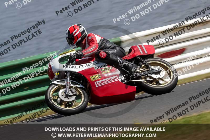 Vintage motorcycle club;eventdigitalimages;mallory park;mallory park trackday photographs;no limits trackdays;peter wileman photography;trackday digital images;trackday photos;vmcc festival 1000 bikes photographs