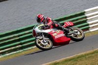 Vintage-motorcycle-club;eventdigitalimages;mallory-park;mallory-park-trackday-photographs;no-limits-trackdays;peter-wileman-photography;trackday-digital-images;trackday-photos;vmcc-festival-1000-bikes-photographs