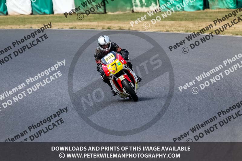 Vintage motorcycle club;eventdigitalimages;mallory park;mallory park trackday photographs;no limits trackdays;peter wileman photography;trackday digital images;trackday photos;vmcc festival 1000 bikes photographs