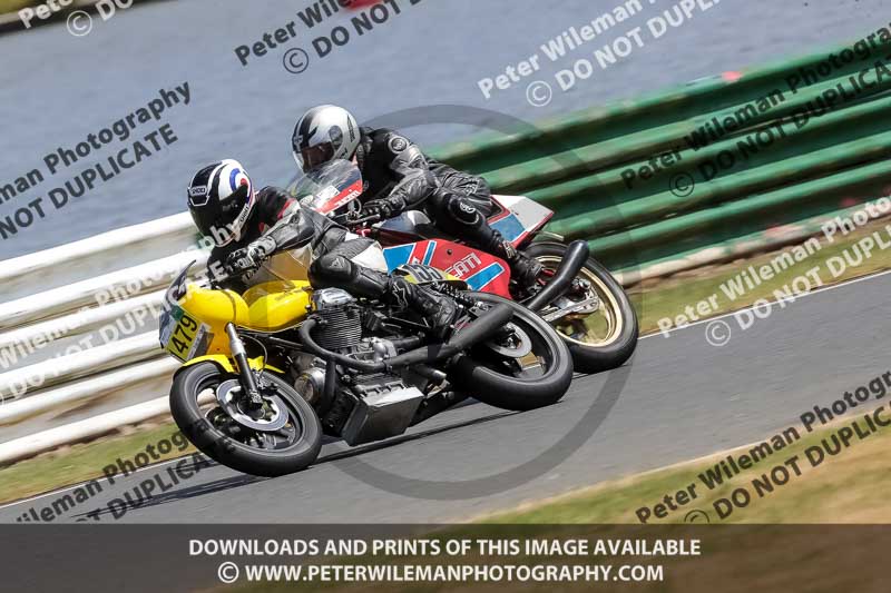 Vintage motorcycle club;eventdigitalimages;mallory park;mallory park trackday photographs;no limits trackdays;peter wileman photography;trackday digital images;trackday photos;vmcc festival 1000 bikes photographs