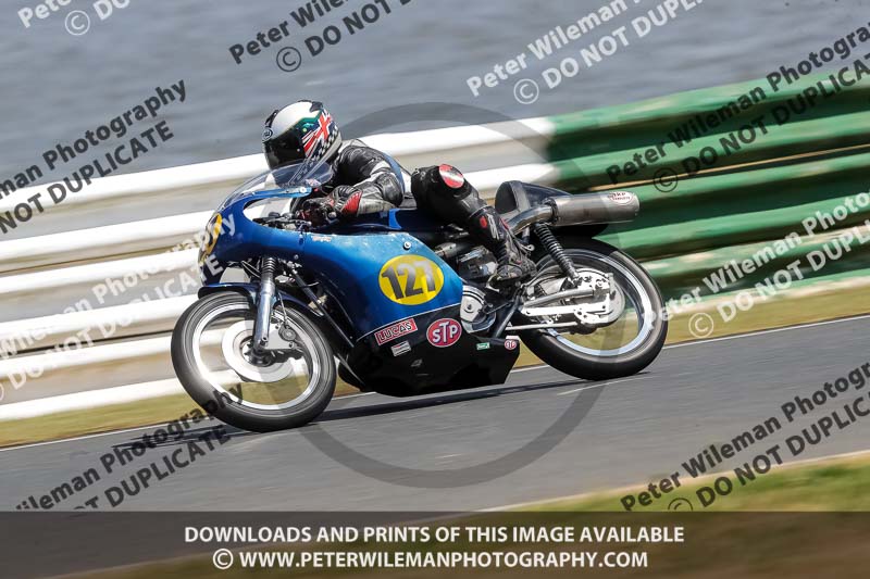 Vintage motorcycle club;eventdigitalimages;mallory park;mallory park trackday photographs;no limits trackdays;peter wileman photography;trackday digital images;trackday photos;vmcc festival 1000 bikes photographs