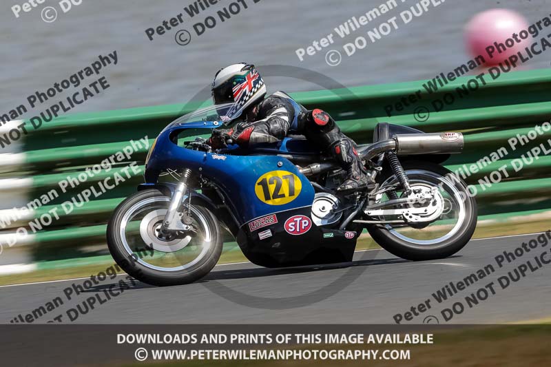 Vintage motorcycle club;eventdigitalimages;mallory park;mallory park trackday photographs;no limits trackdays;peter wileman photography;trackday digital images;trackday photos;vmcc festival 1000 bikes photographs