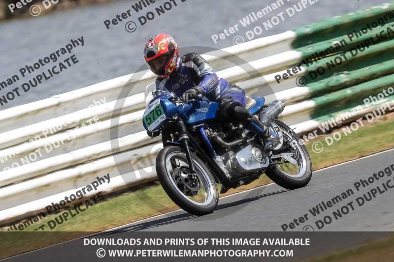 Vintage motorcycle club;eventdigitalimages;mallory park;mallory park trackday photographs;no limits trackdays;peter wileman photography;trackday digital images;trackday photos;vmcc festival 1000 bikes photographs