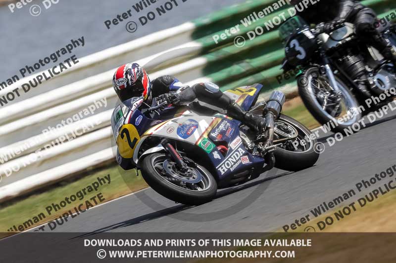 Vintage motorcycle club;eventdigitalimages;mallory park;mallory park trackday photographs;no limits trackdays;peter wileman photography;trackday digital images;trackday photos;vmcc festival 1000 bikes photographs