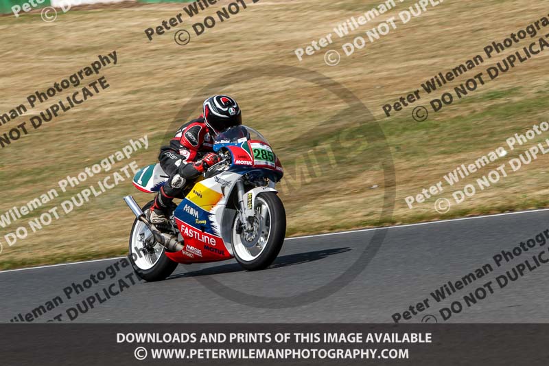 Vintage motorcycle club;eventdigitalimages;mallory park;mallory park trackday photographs;no limits trackdays;peter wileman photography;trackday digital images;trackday photos;vmcc festival 1000 bikes photographs