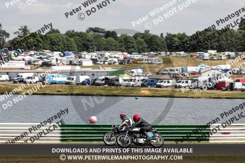 Vintage motorcycle club;eventdigitalimages;mallory park;mallory park trackday photographs;no limits trackdays;peter wileman photography;trackday digital images;trackday photos;vmcc festival 1000 bikes photographs