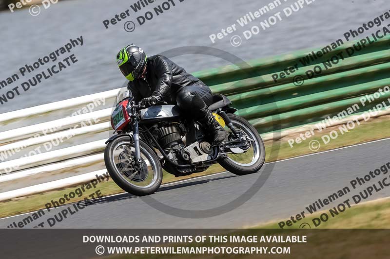 Vintage motorcycle club;eventdigitalimages;mallory park;mallory park trackday photographs;no limits trackdays;peter wileman photography;trackday digital images;trackday photos;vmcc festival 1000 bikes photographs