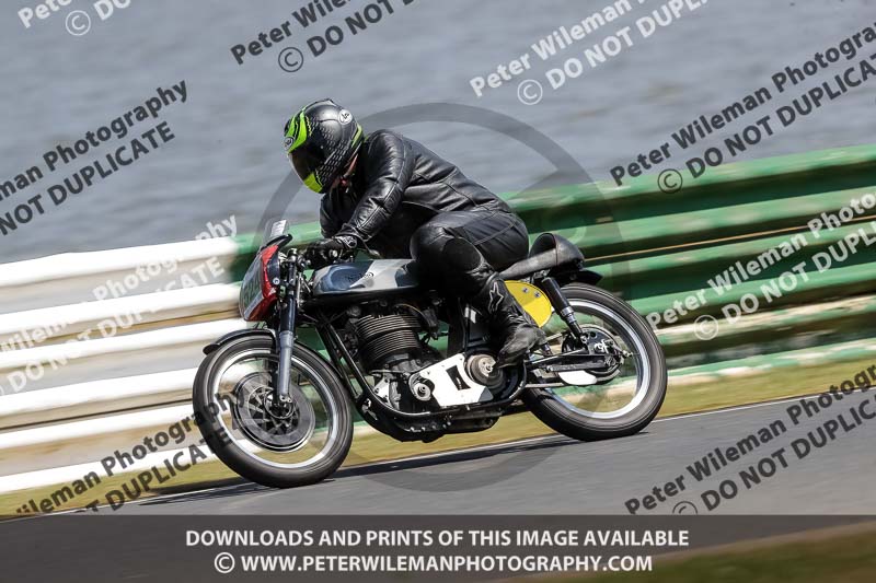 Vintage motorcycle club;eventdigitalimages;mallory park;mallory park trackday photographs;no limits trackdays;peter wileman photography;trackday digital images;trackday photos;vmcc festival 1000 bikes photographs