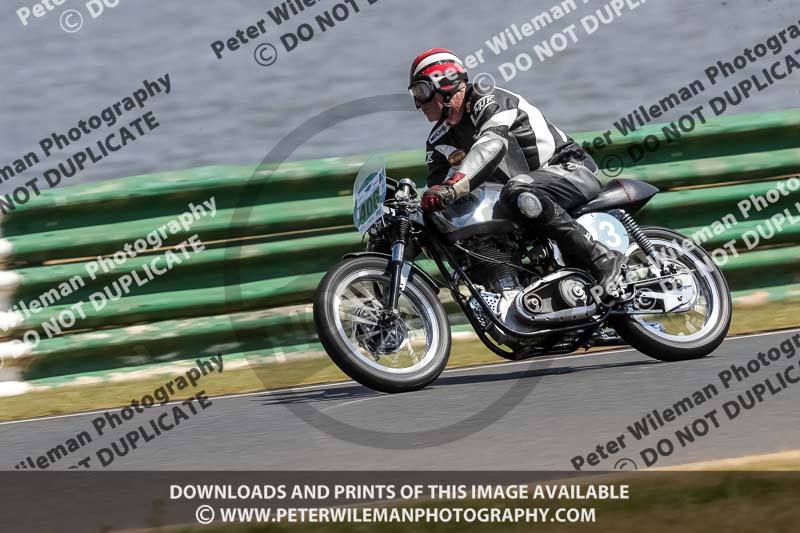 Vintage motorcycle club;eventdigitalimages;mallory park;mallory park trackday photographs;no limits trackdays;peter wileman photography;trackday digital images;trackday photos;vmcc festival 1000 bikes photographs